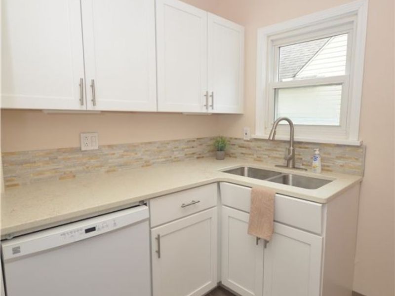 154 E Brookside Avenue, Akron, OH 44301 Photo 16