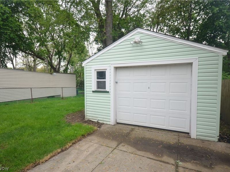 154 E Brookside Avenue, Akron, OH 44301 Photo 3
