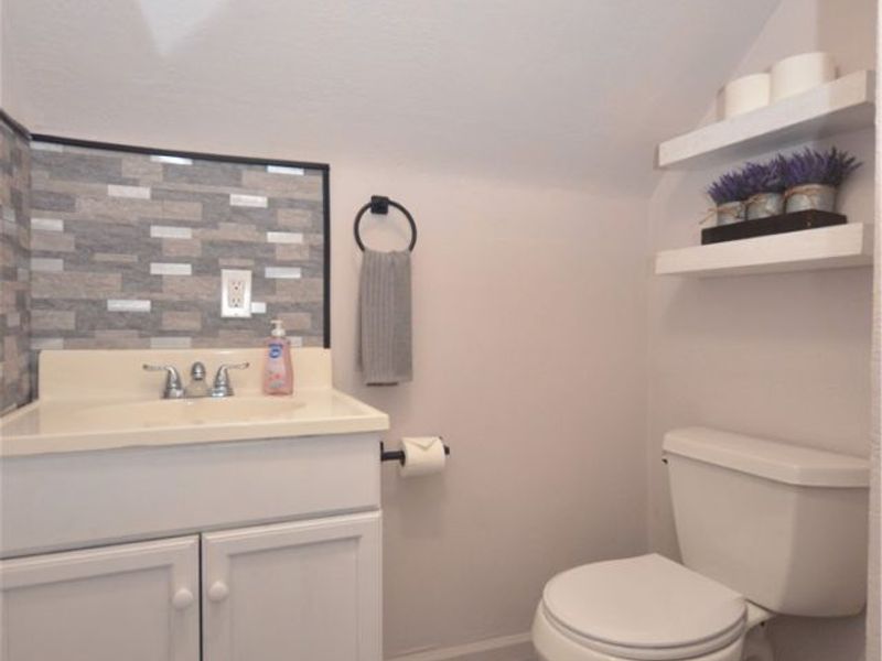 154 E Brookside Avenue, Akron, OH 44301 Photo 32
