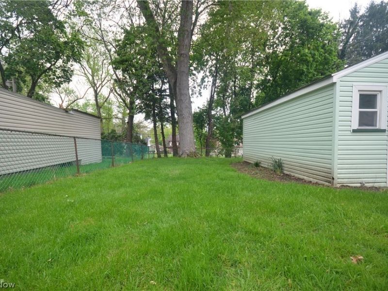 154 E Brookside Avenue, Akron, OH 44301 Photo 5