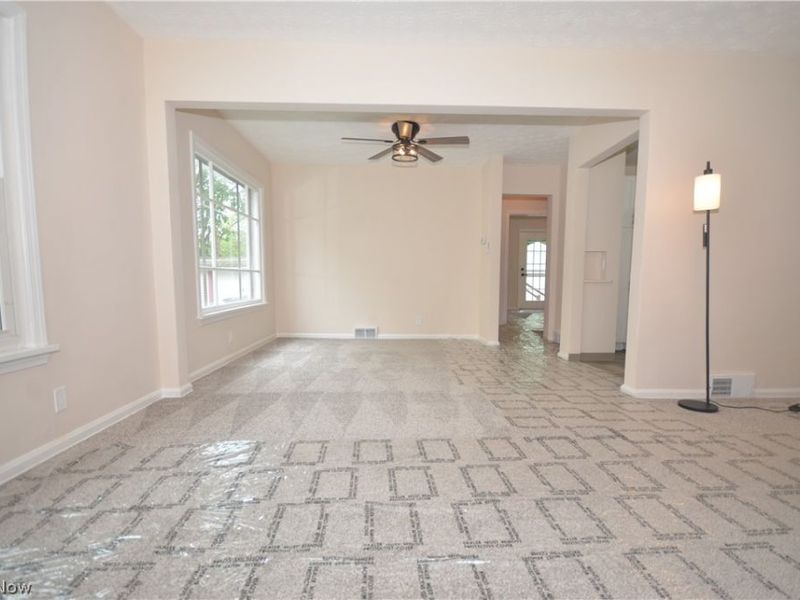 154 E Brookside Avenue, Akron, OH 44301 Photo 9
