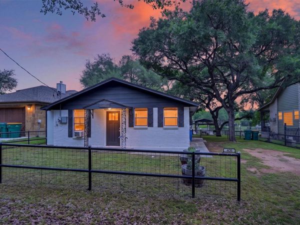 405 Robin Hood LN, Granite Shoals, TX 78654