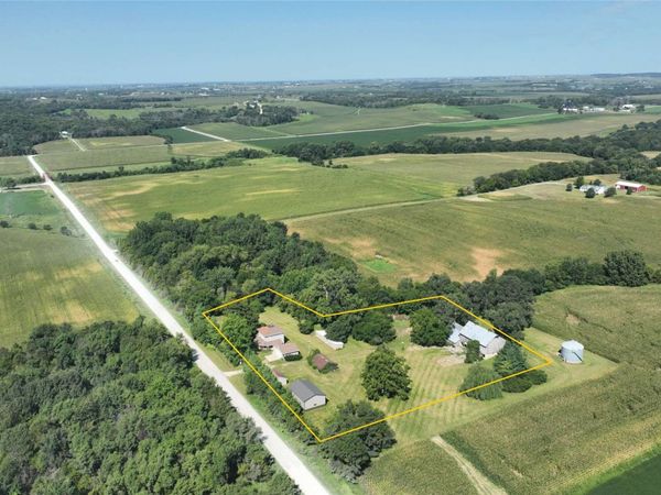 4617 Durow Rd. , Center Point, IA 52213