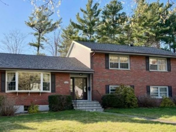 19 Harvest Ln, Hingham, MA 02043