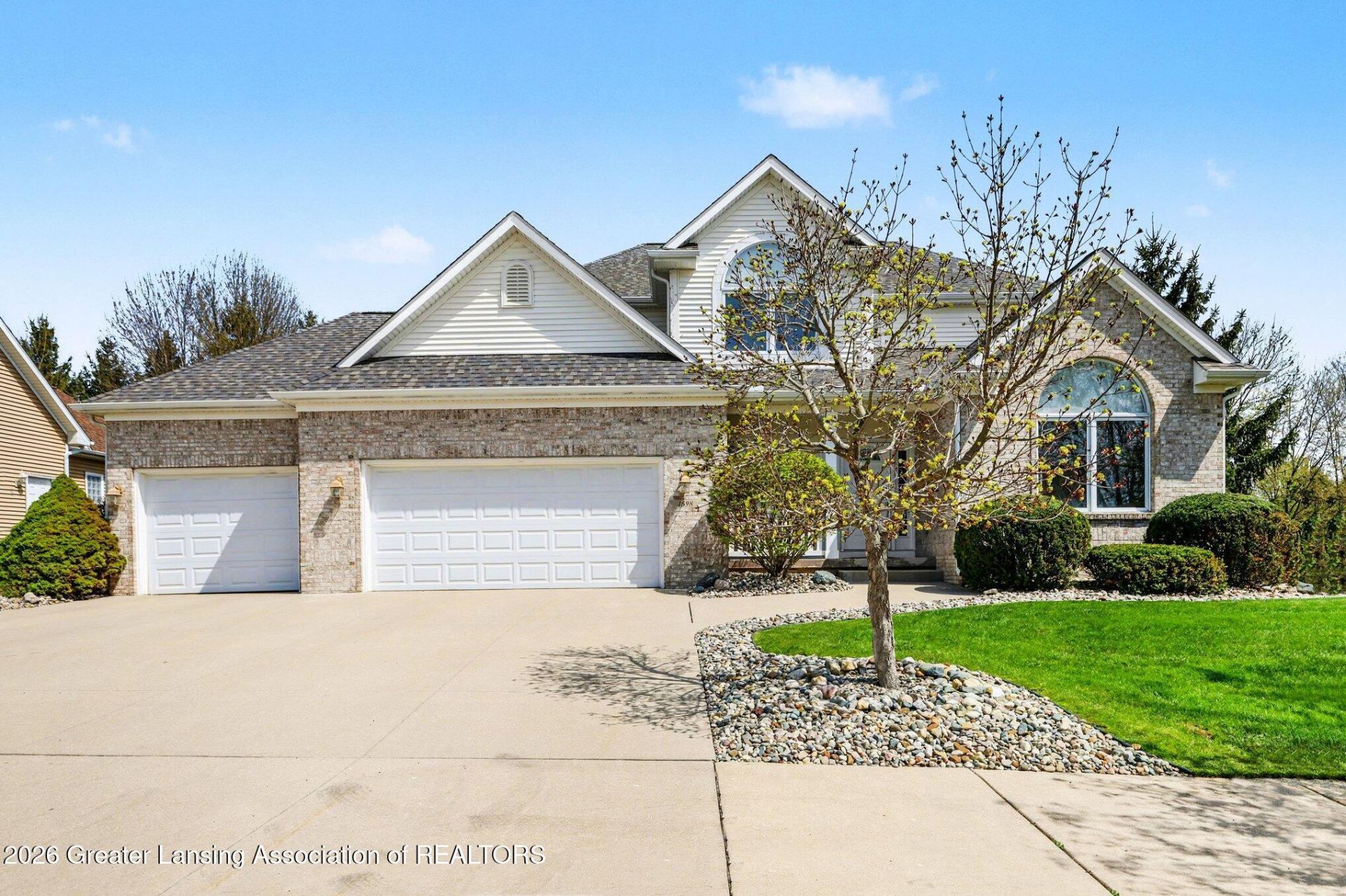 1598 Royal Crescent, Holt, MI 48842 Main Photo