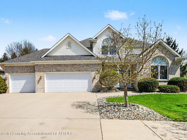 1598 Royal Crescent, Holt, MI 48842