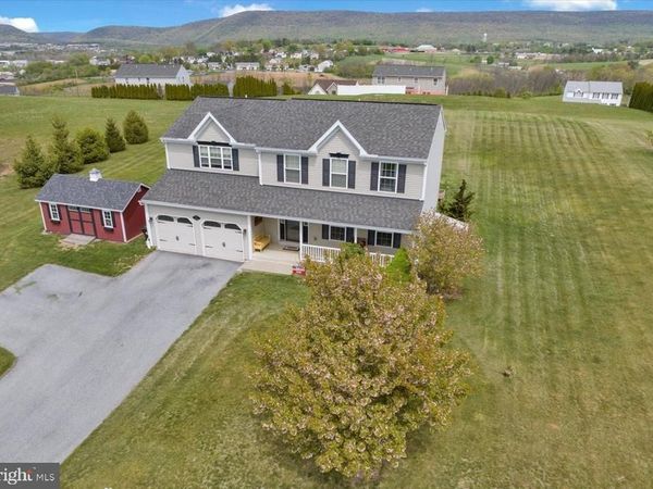 221 OVAL DRIVE, HAMBURG, PA 19526