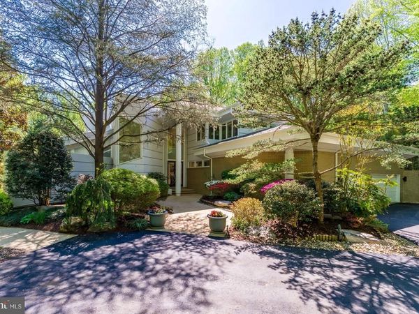 9 OAKLYN COURT , POTOMAC, MD 20854