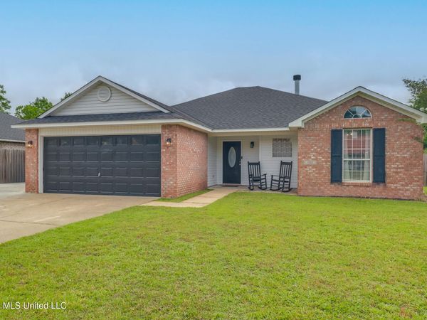 3212 N 5th Street, Ocean Springs, MS 39564