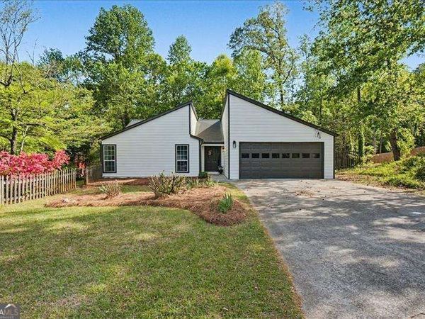 5985 Bayside Drive NW, Acworth, GA 30101