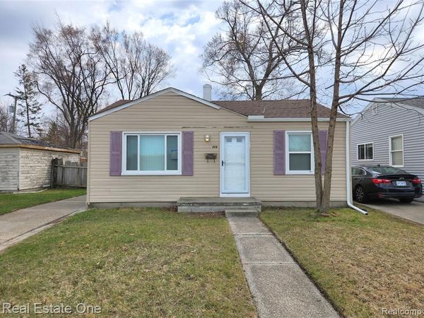 628 E JARVIS Avenue, Hazel Park, MI 48030
