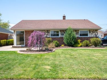 18580 Marsha Street, Riverview, MI 48193