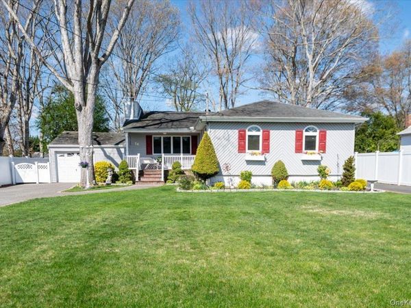 76 Beatrice Avenue , West Islip, NY 11795