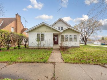 1606 Greeley Avenue N, Glencoe, MN 55336