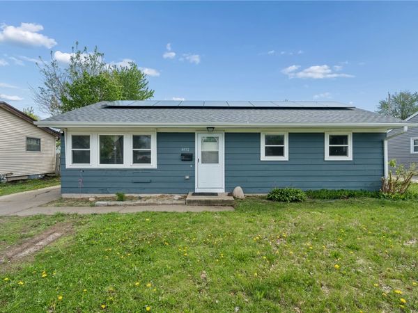 4432 Sherman St NE , Cedar Rapids, IA 52402