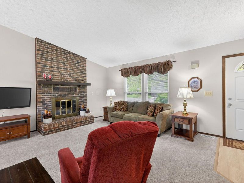 2040 Tuckaway Court, Columbus, OH 43228 Photo 12