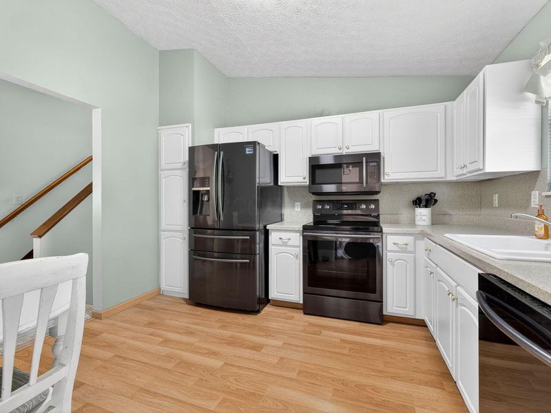 2040 Tuckaway Court, Columbus, OH 43228 Photo 18