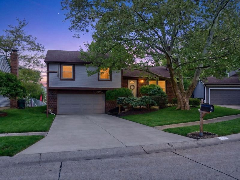 2040 Tuckaway Court, Columbus, OH 43228 Photo 2