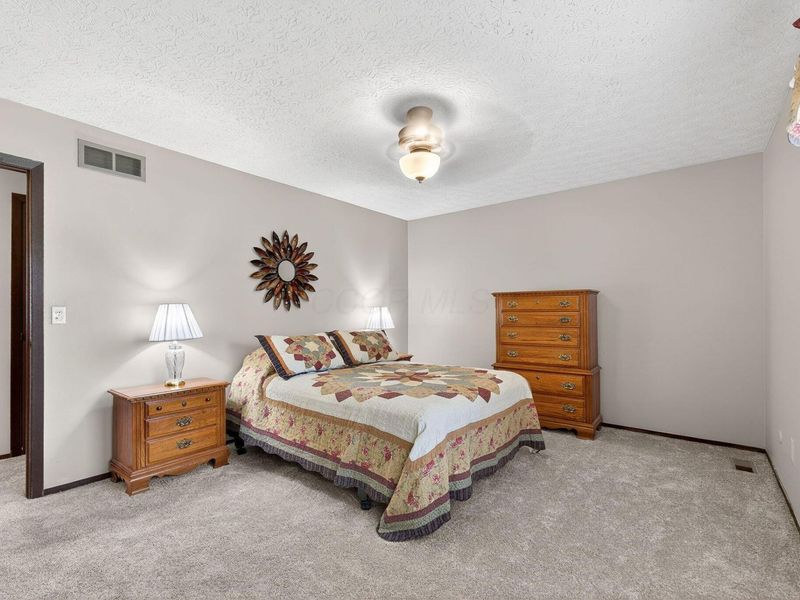 2040 Tuckaway Court, Columbus, OH 43228 Photo 23