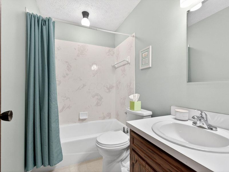 2040 Tuckaway Court, Columbus, OH 43228 Photo 35