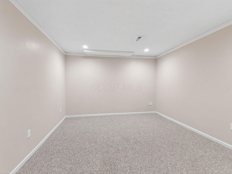 2040 Tuckaway Court, Columbus, OH 43228 Photo 39