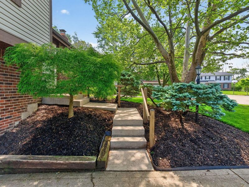 2040 Tuckaway Court, Columbus, OH 43228 Photo 6