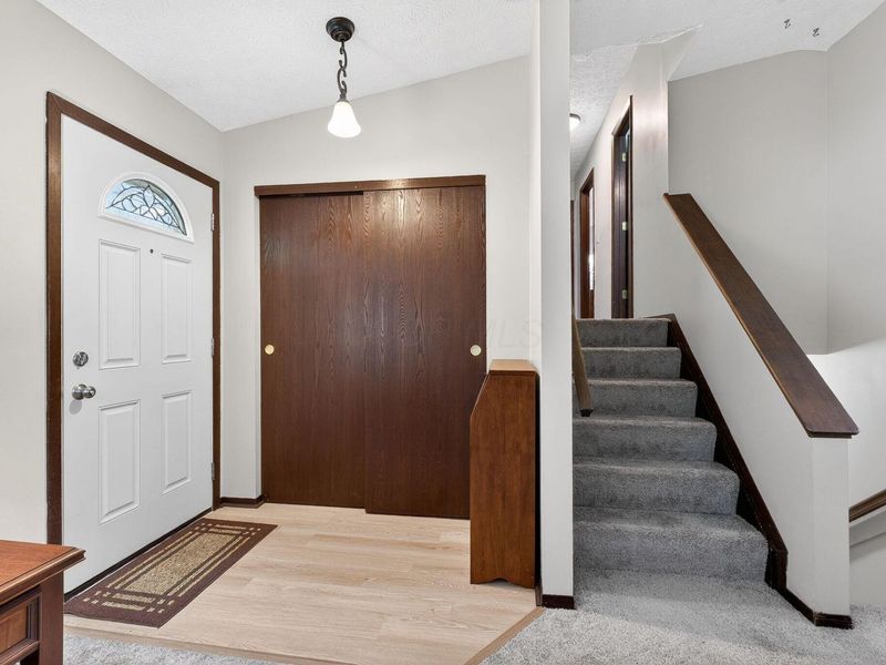 2040 Tuckaway Court, Columbus, OH 43228 Photo 8