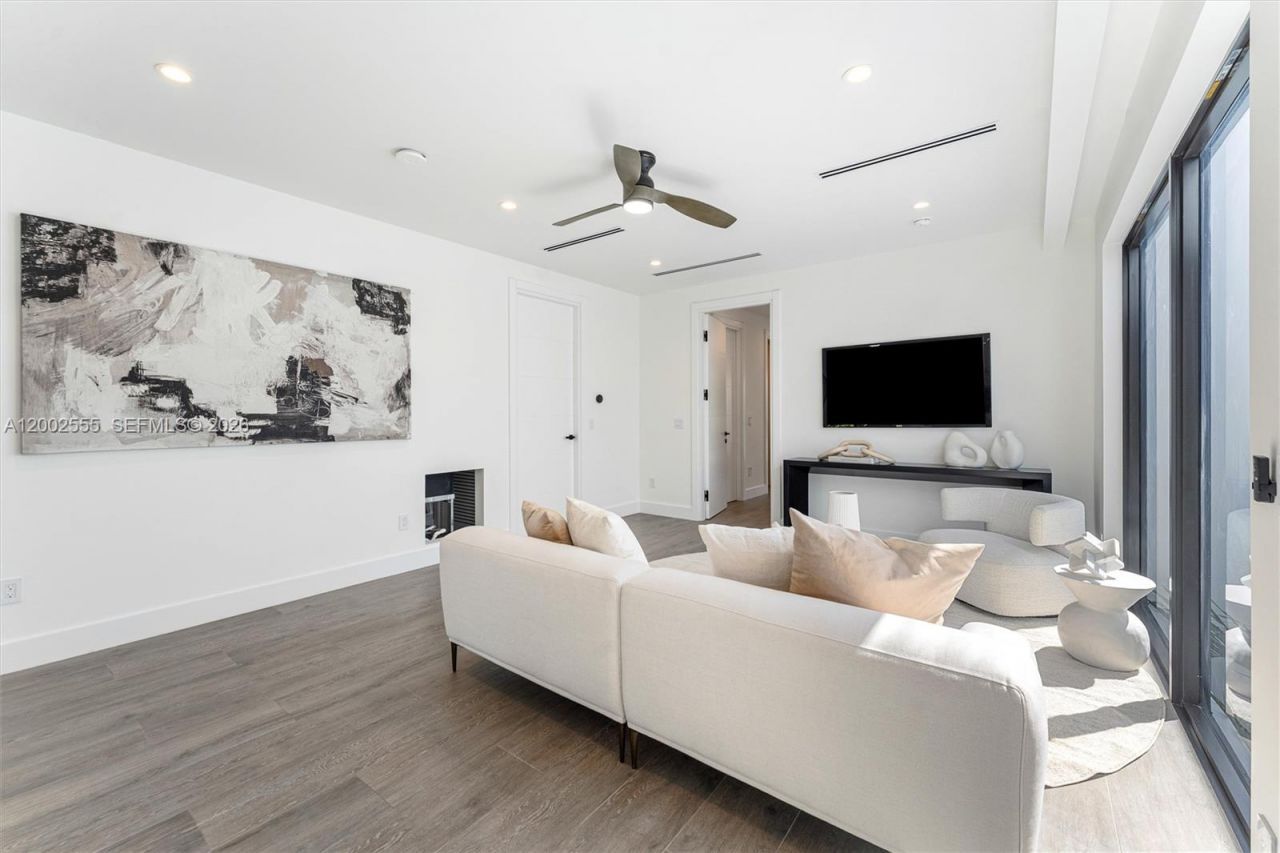 1122 NE 10th Ave , Unit B, Fort Lauderdale, FL 33304 Photo