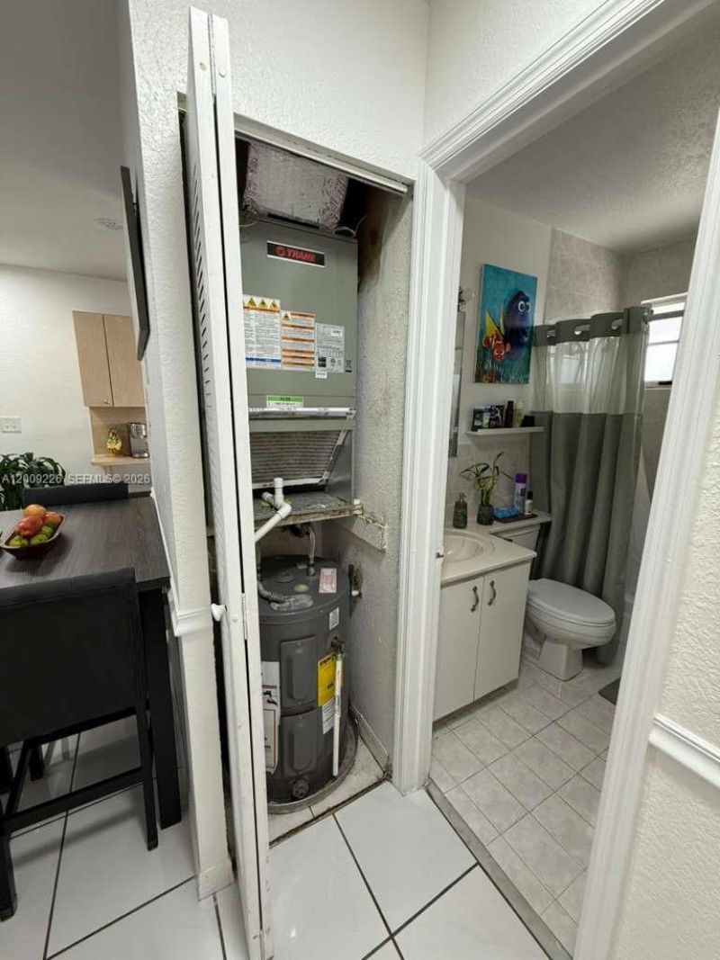 3514 W 76th St , Unit 203, Hialeah, FL 33018 Photo
