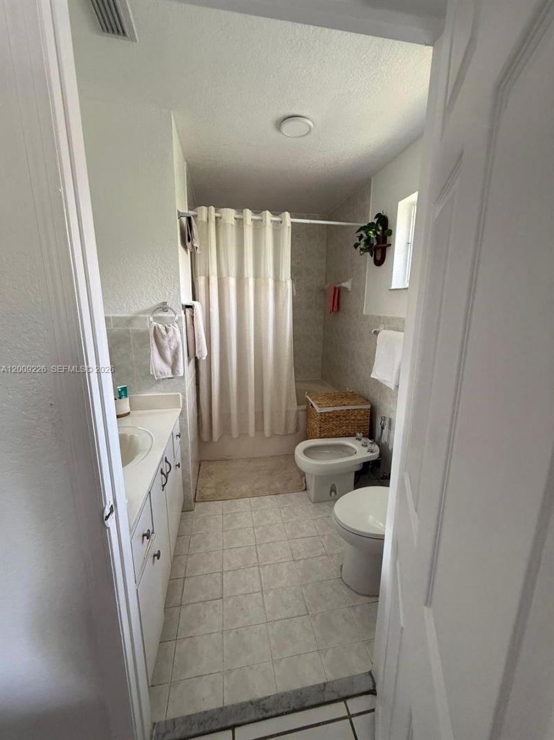 3514 W 76th St , Unit 203, Hialeah, FL 33018 Photo