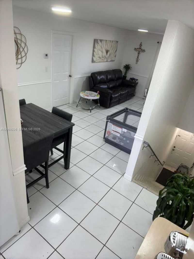 3514 W 76th St , Unit 203, Hialeah, FL 33018 Photo