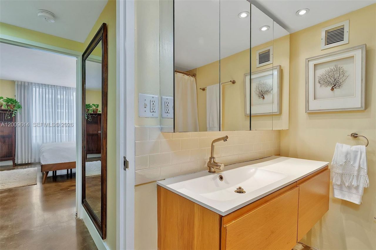 1200 West Ave , Unit 423, Miami Beach, FL 33139 Photo
