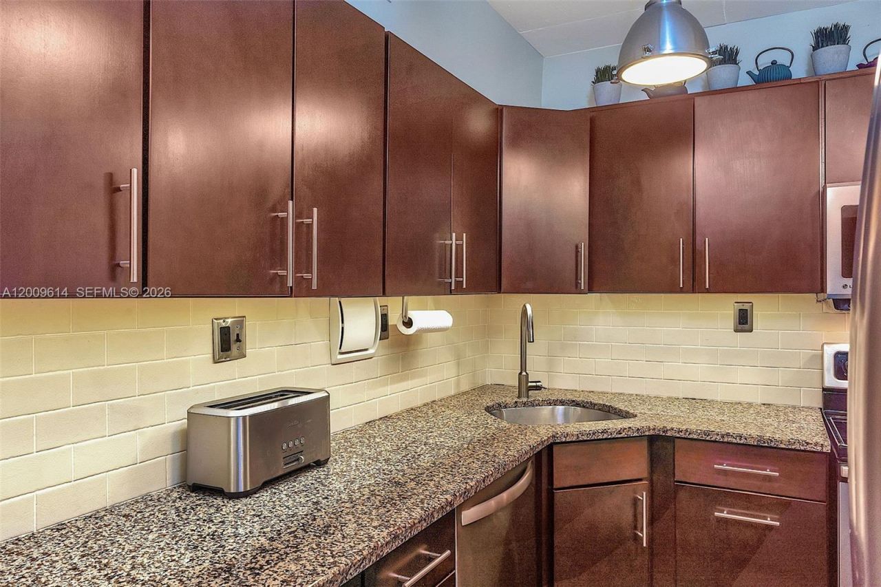 1200 West Ave , Unit 423, Miami Beach, FL 33139 Photo