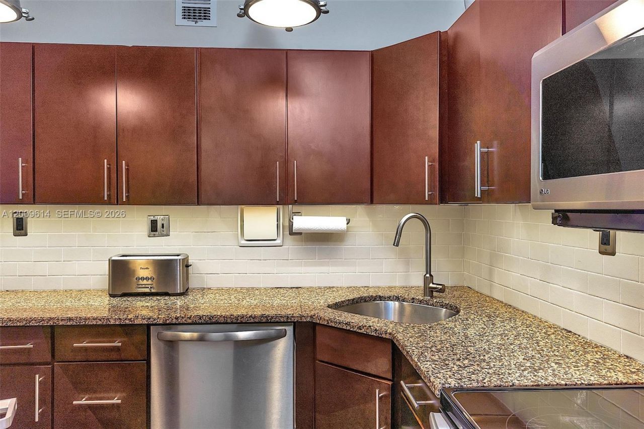 1200 West Ave , Unit 423, Miami Beach, FL 33139 Photo