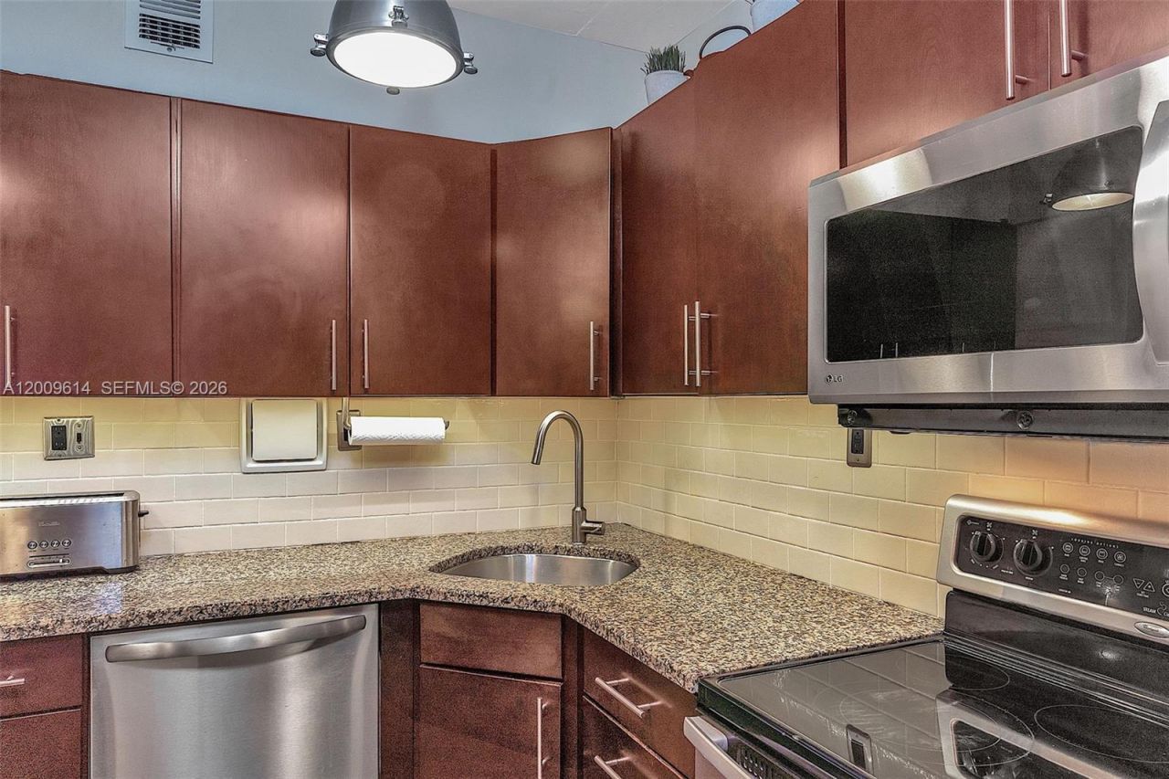 1200 West Ave , Unit 423, Miami Beach, FL 33139 Photo