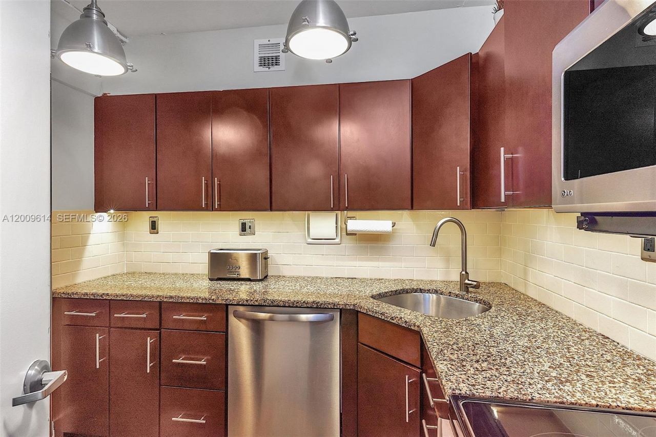 1200 West Ave , Unit 423, Miami Beach, FL 33139 Photo