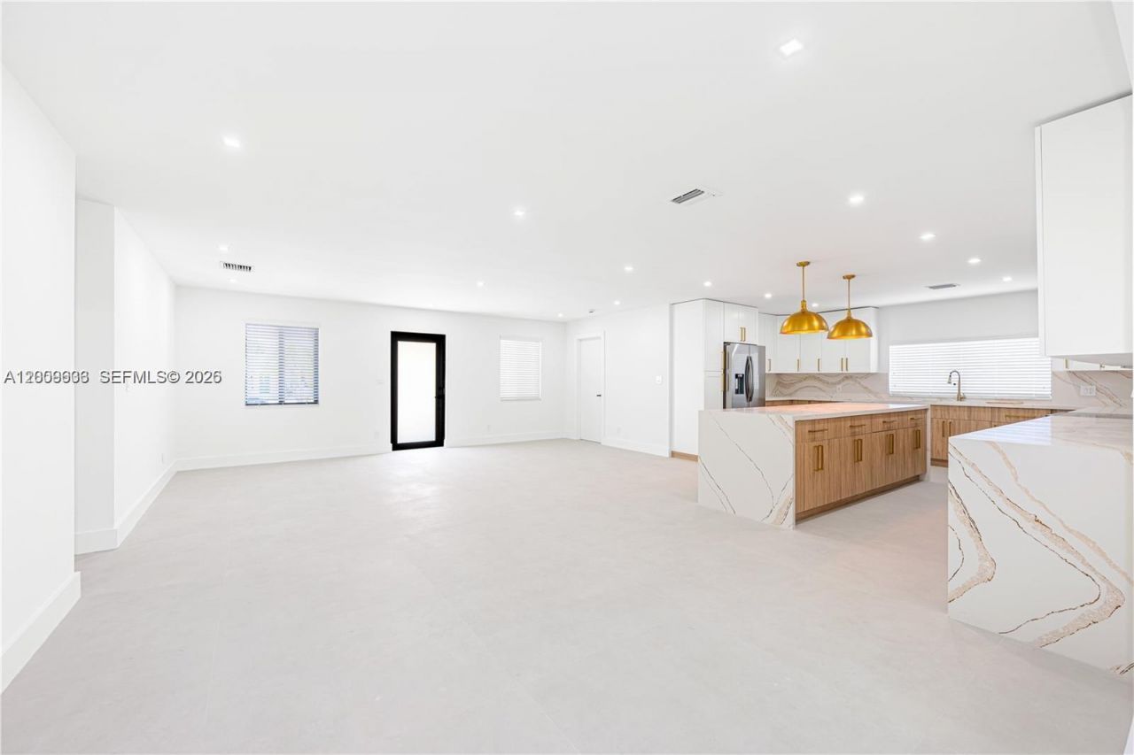 11835 SW 37th St , Miami, FL 33175 Photo