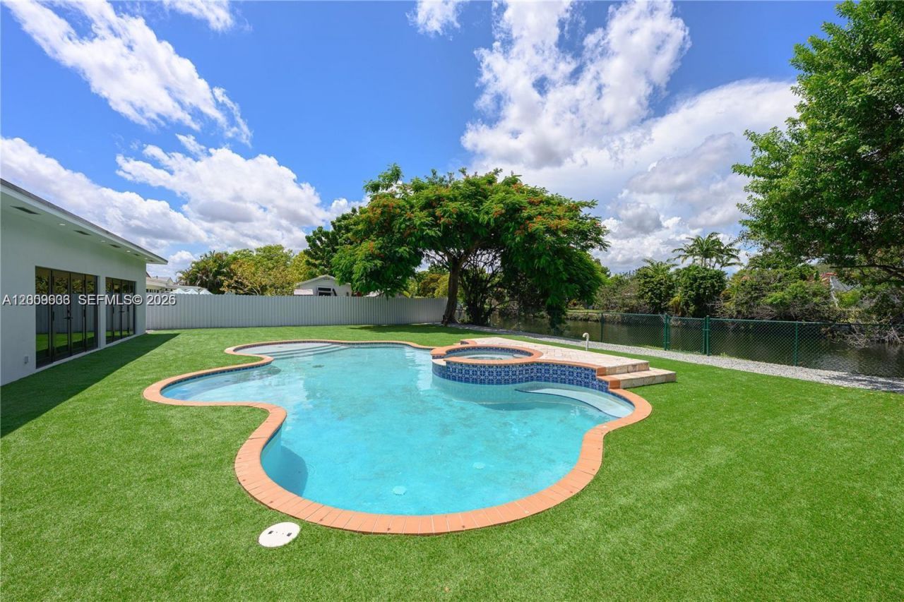 11835 SW 37th St , Miami, FL 33175 Photo