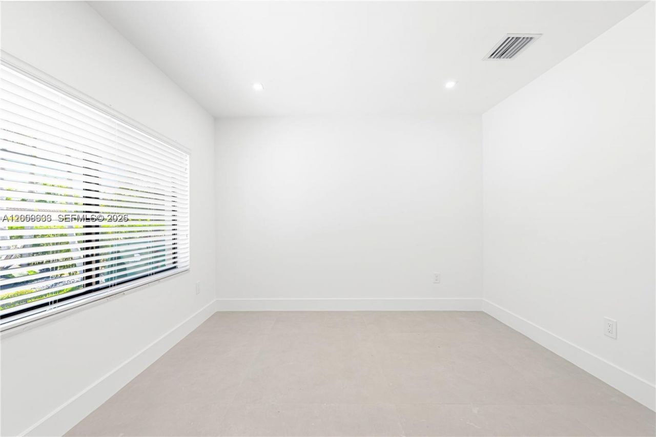 11835 SW 37th St , Miami, FL 33175 Photo