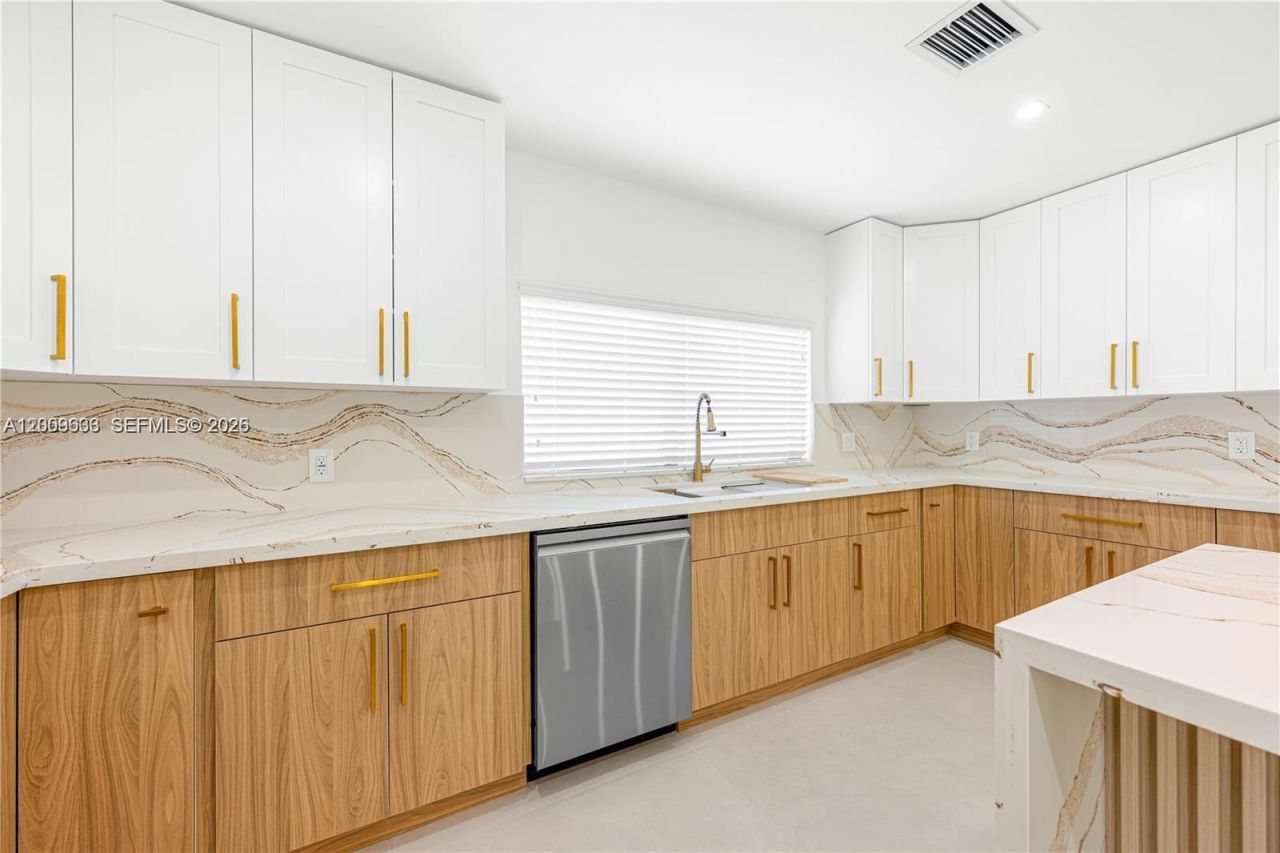 11835 SW 37th St , Miami, FL 33175 Photo