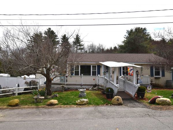 4 Independence Avenue, Kingston, NH 03848