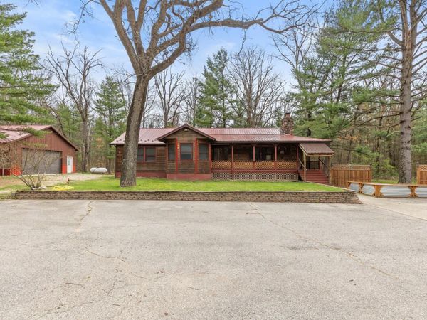 8462 Loveless Drive, Howard City, MI 49329