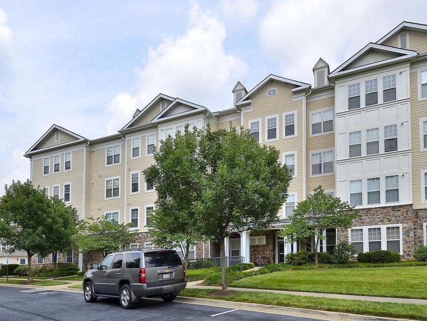 201 High Gables Drive, Unit 105, Gaithersburg, MD 20878 Main Photo