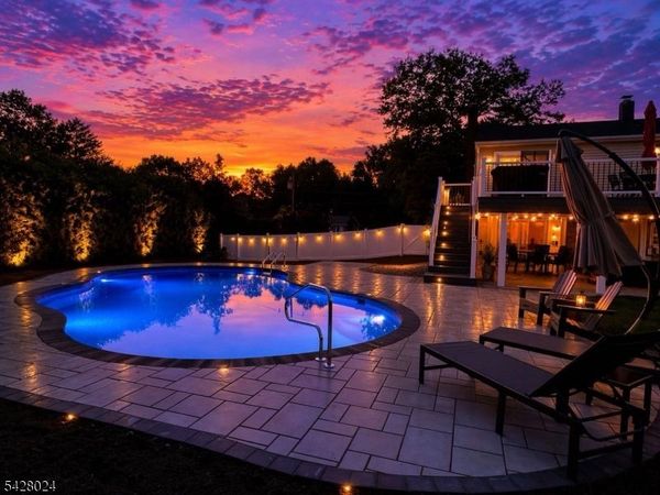 15 Windsor Dr, Jefferson, NJ 07438