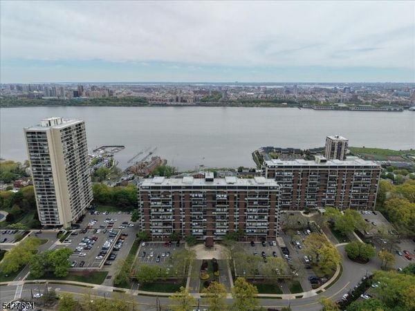 2 Horizon Road, Fort Lee, NJ 07024