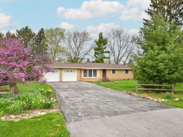 W226N309 Takoma Dr, Pewaukee, WI 53186
