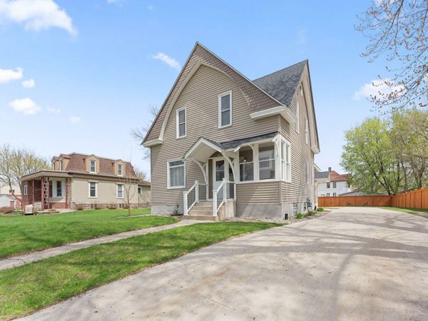 607 4th Street SW, Willmar, MN 56201