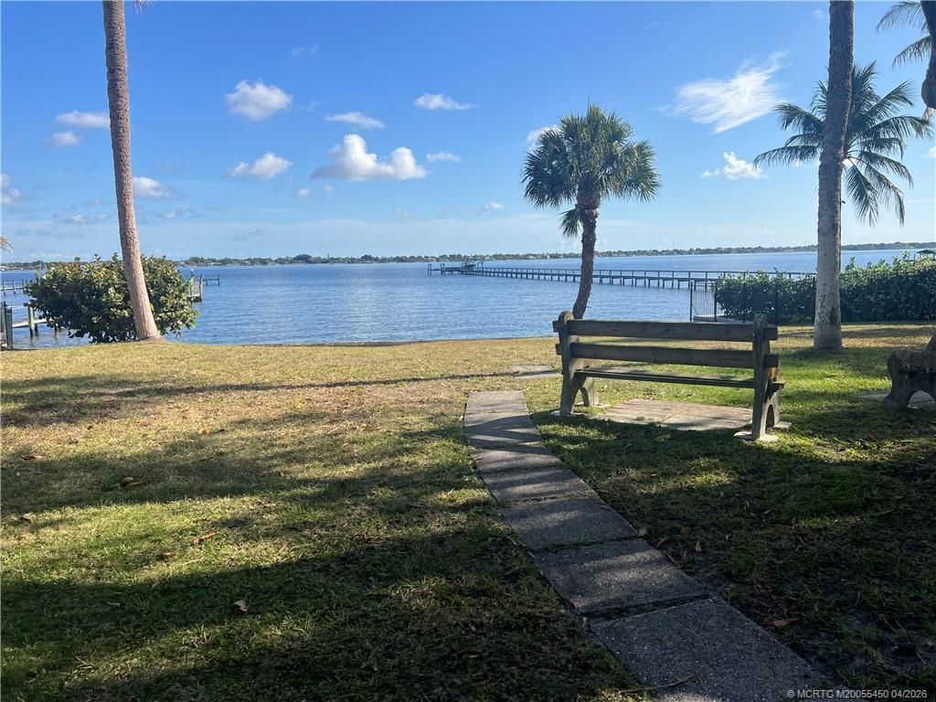 818 SE Riverside Drive, Stuart, FL 34994 Photo