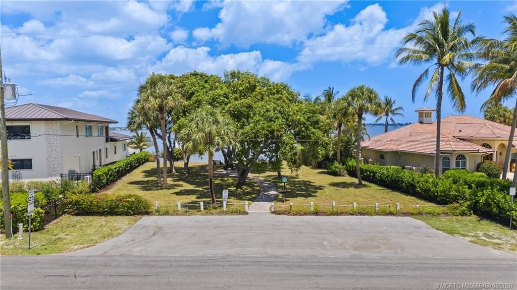 818 SE Riverside Drive, Stuart, FL 34994 Photo