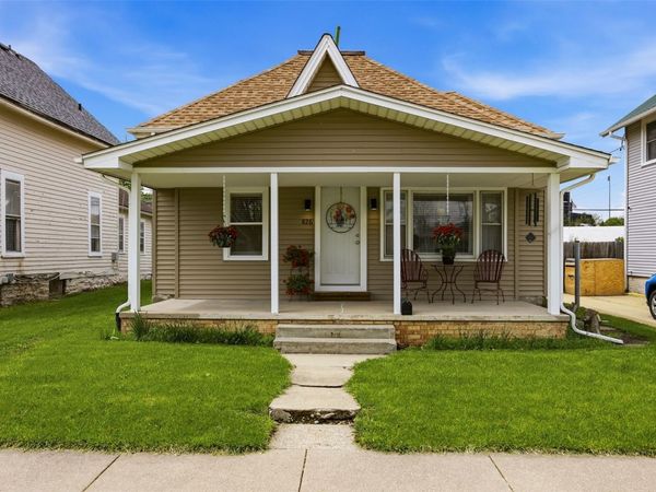 826 10th St SW, Cedar Rapids, IA 52404